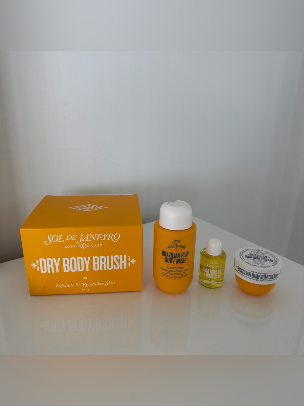 Sol de Janeiro 62 - Bum Bum Cream, Body Wash, Firmeza Oil, Dry Brush 4PC Set